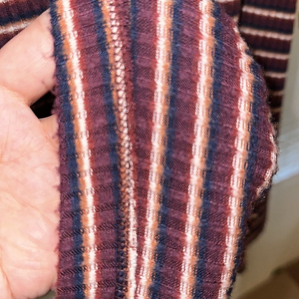 AE XS Burgundy Striped Ribbed Knit V-Neck Long Sleeve Knee Length Dress - Picture 9 of 12